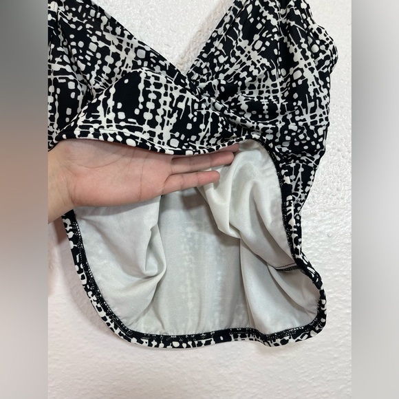 Miraclesuit Roswell Tankini Swim Top Black White Underwire Twist Front Women’s 8 - Picture 7 of 12